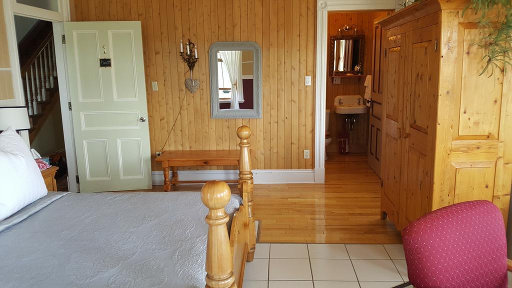 Le Manoir Du Vieux Presbytere Port-Daniel Bagian luar foto