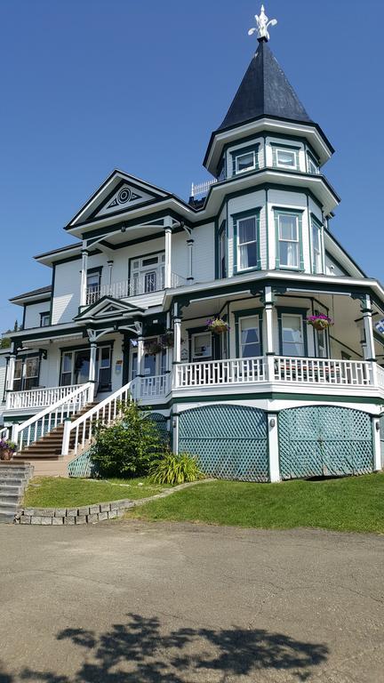 Le Manoir Du Vieux Presbytere Port-Daniel Bagian luar foto