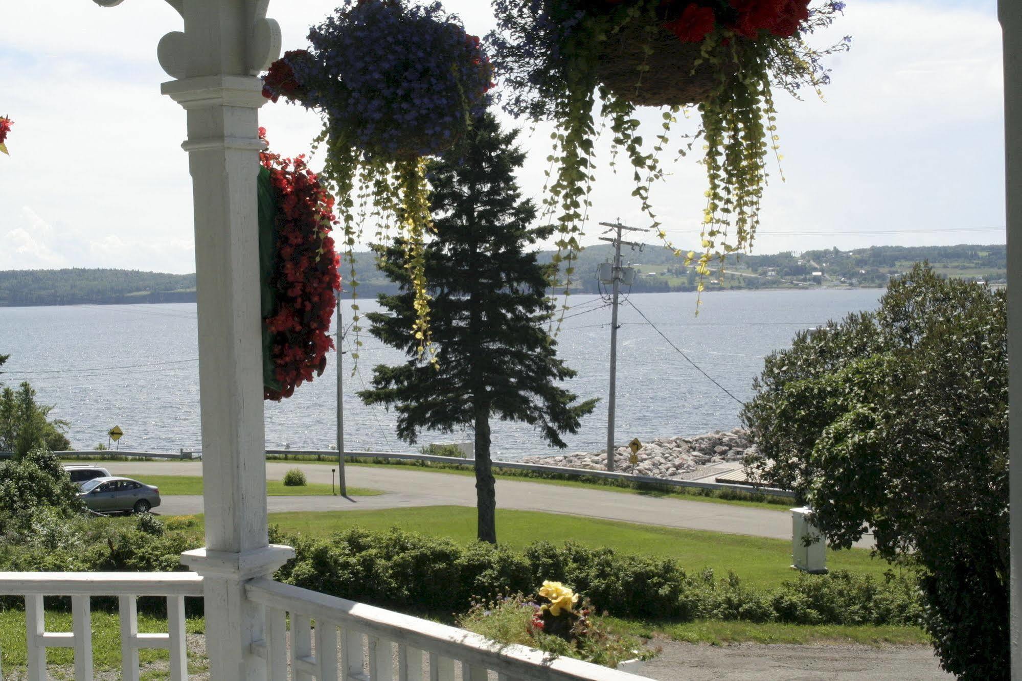 Le Manoir Du Vieux Presbytere Port-Daniel Bagian luar foto