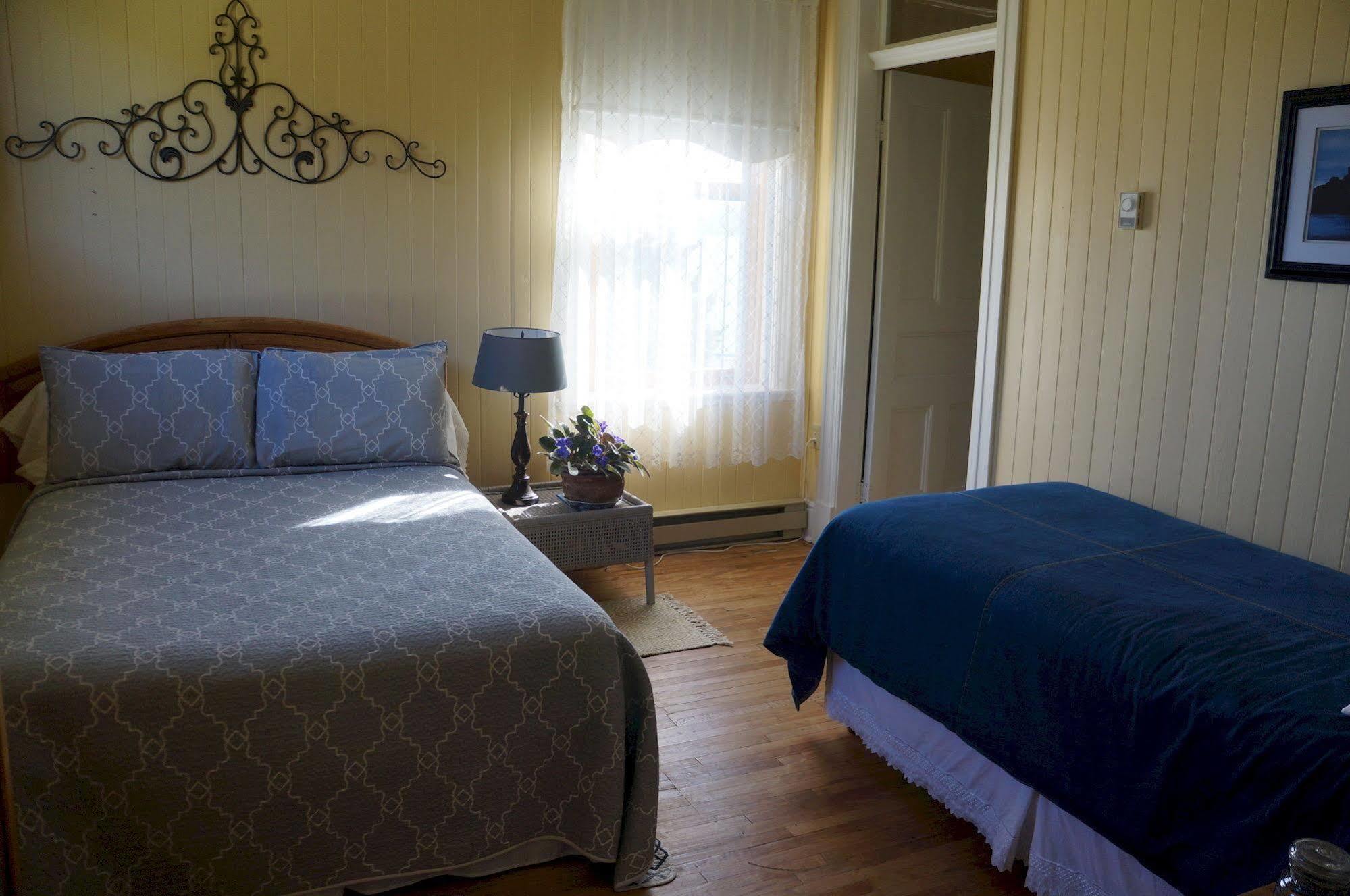 Le Manoir Du Vieux Presbytere Port-Daniel Bagian luar foto