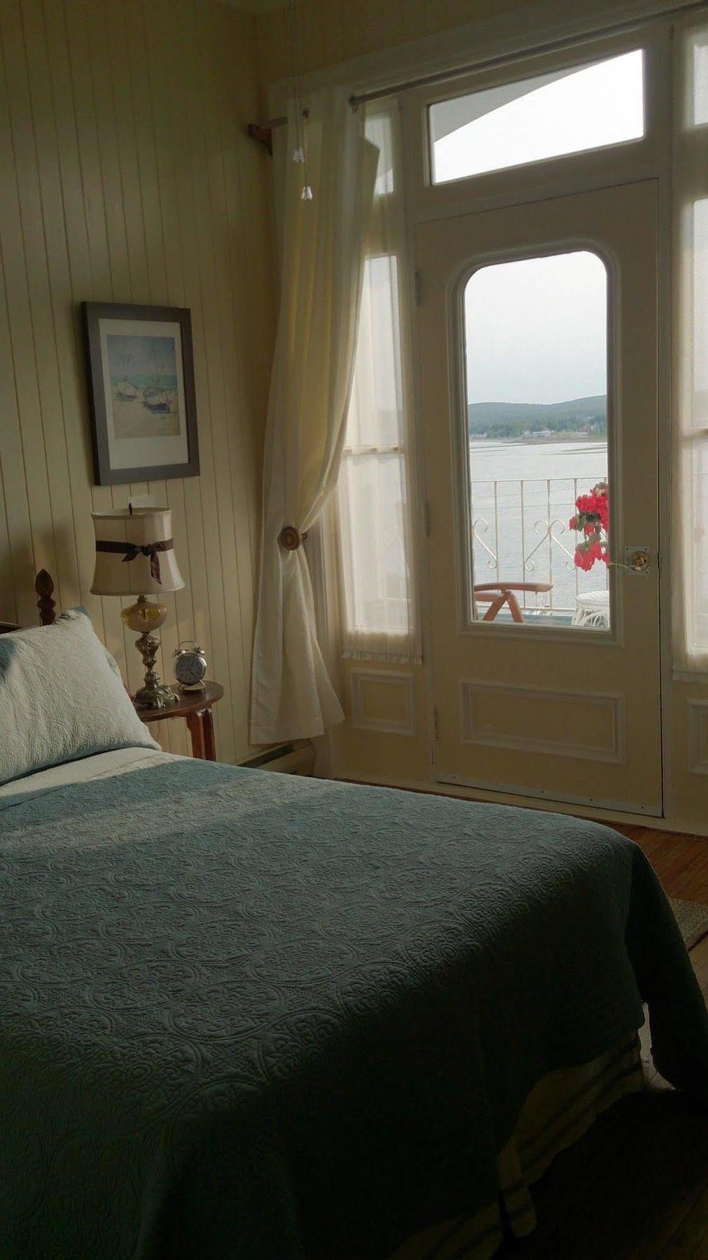 Le Manoir Du Vieux Presbytere Port-Daniel Bagian luar foto