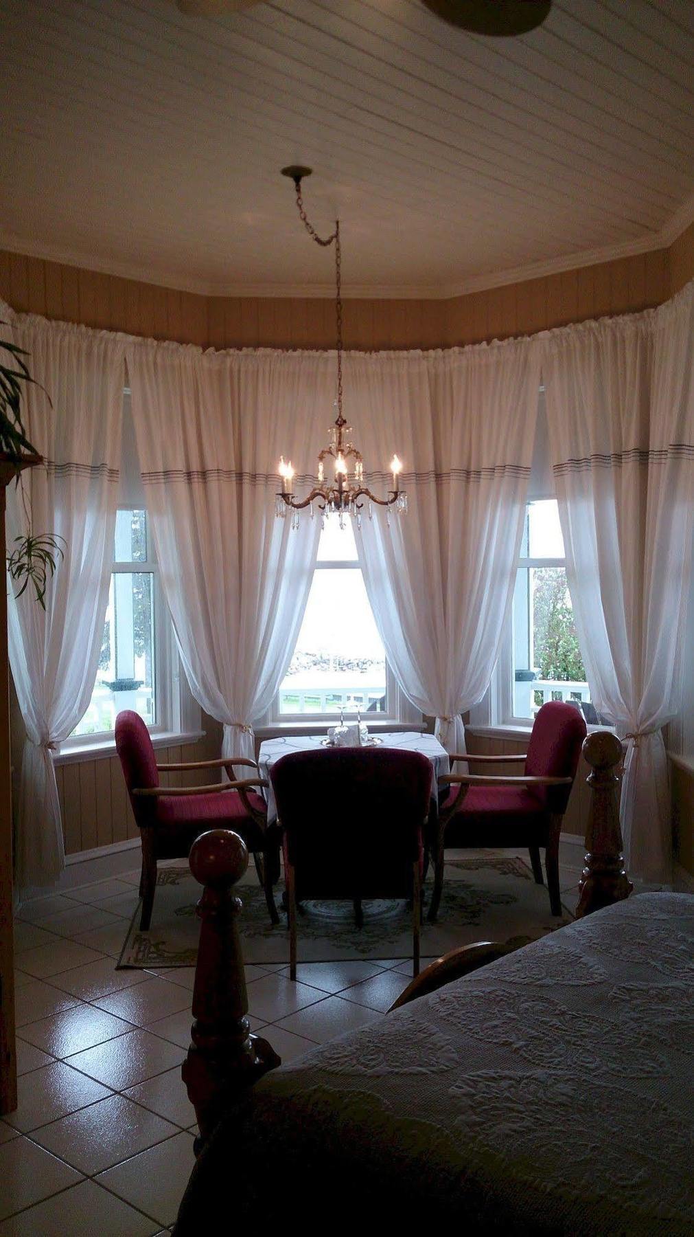 Le Manoir Du Vieux Presbytere Port-Daniel Bagian luar foto