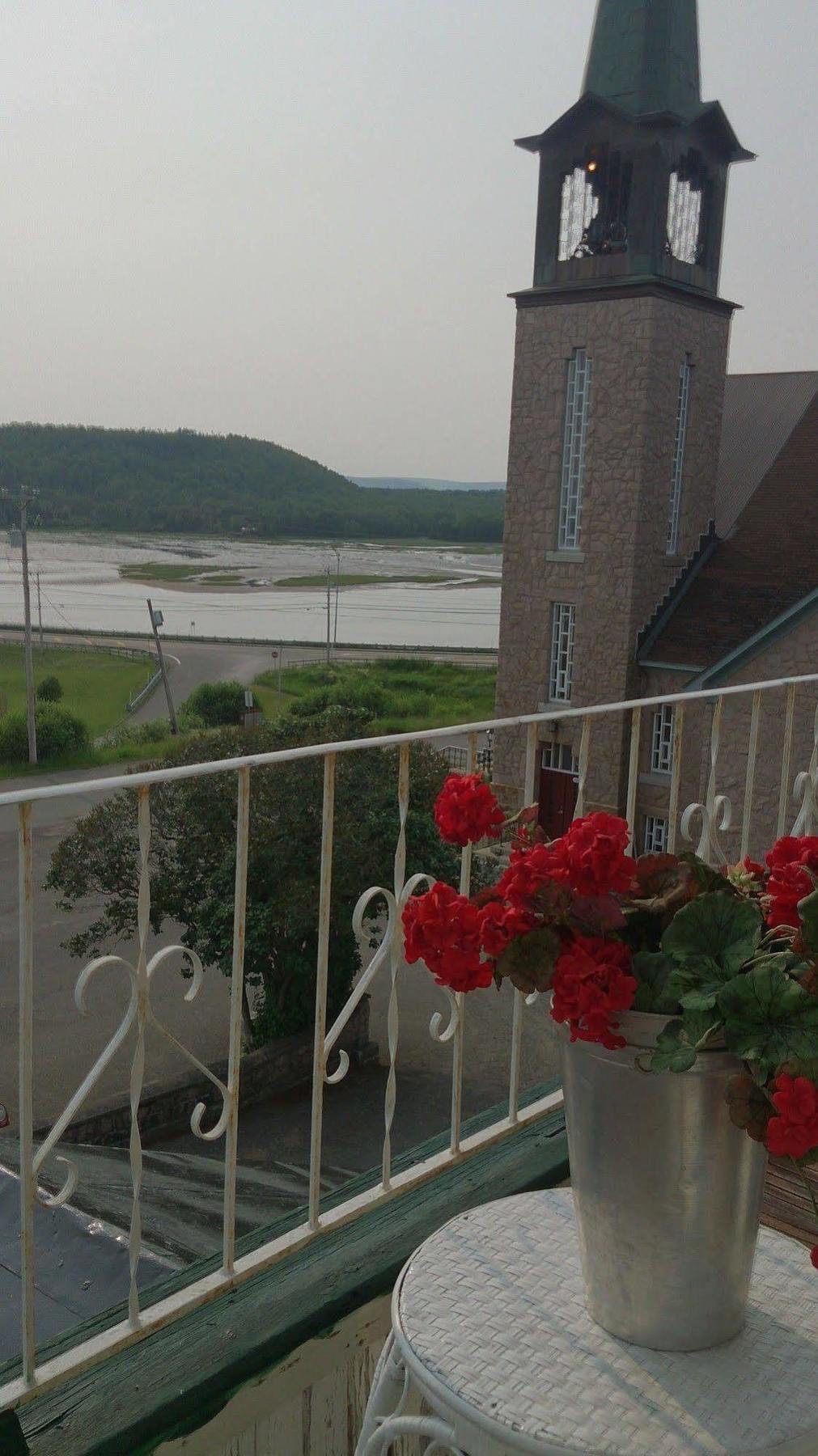 Le Manoir Du Vieux Presbytere Port-Daniel Bagian luar foto